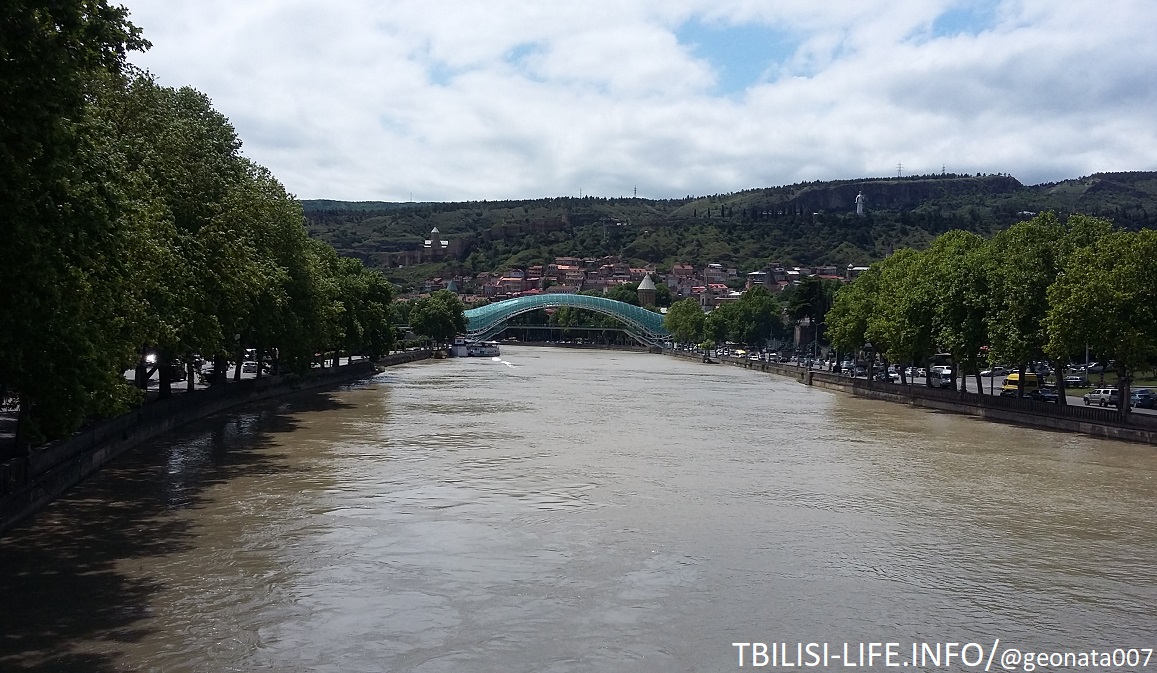 Река Кура и мост Мира - Тбилиси за 2 дня