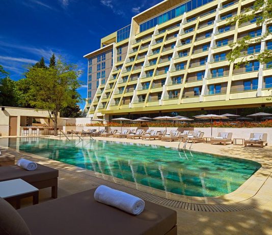 Лучшие отели в Тбилиси с бассейном