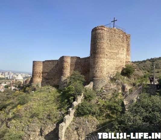 Крепость Нарикала — главная достопримечательность Тбилиси для туриста Крепость Нарикала