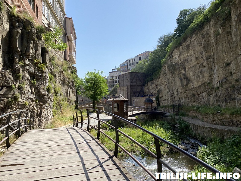 Инжирное ущелье с водопадом в Тбилиси